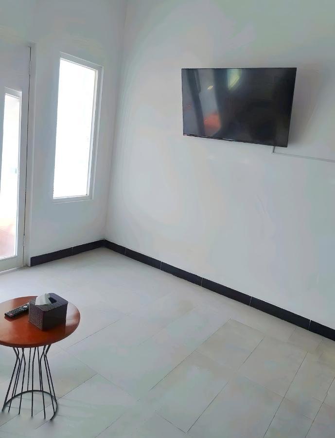 Homestay Omah Putih Бантул Екстериор снимка